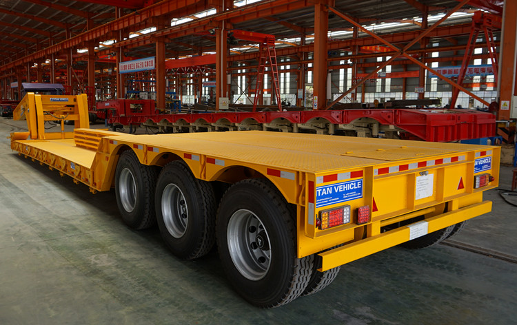 3 axle detachable gooseneck lowbed trailer