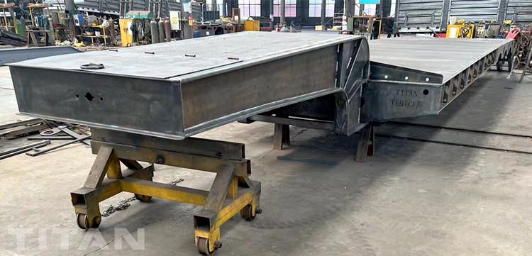 Tri Axle Low Loader Truck Trailer for Sale in Dominica