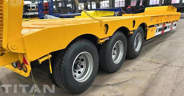 Tri Axle 60 Ton Low Bed Trailer for Sale in Malaysia