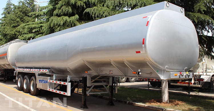 Tri Axle 45000 Liters Fuel Tanker Semi Trailer for Sale in Dominica