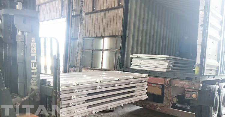 Tri Axle Cargo Sidewall Trailer with Board for Sale in Algeria