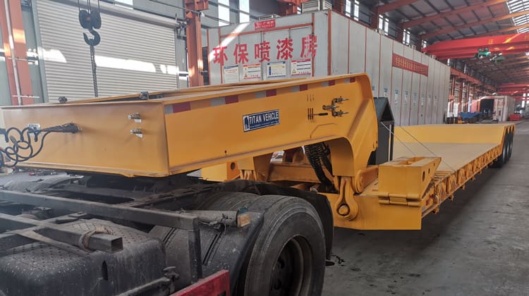 3 Axle Hydraulic Removable Gooseneck Trailer Lowbed Trailer for Sale in Mozambique