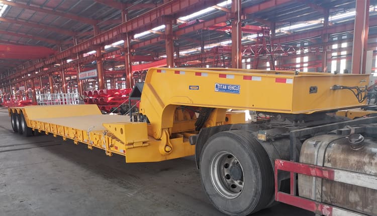 3 Axle Hydraulic Removable Gooseneck Trailer Lowbed Trailer for Sale in Mozambique
