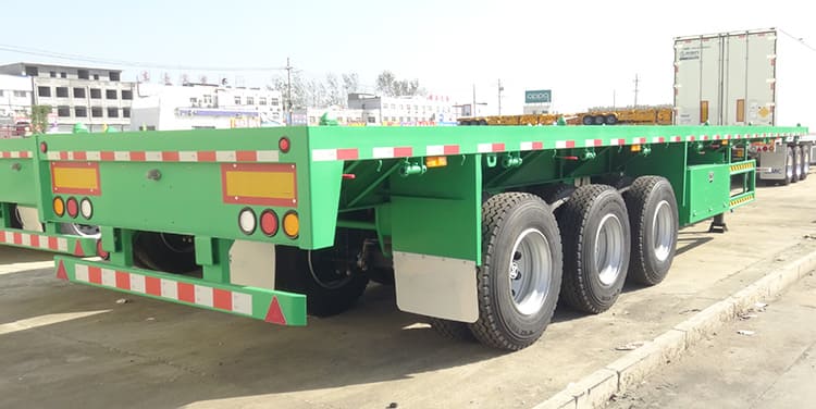 40Ft Semi Truck and Flatbed Trailer