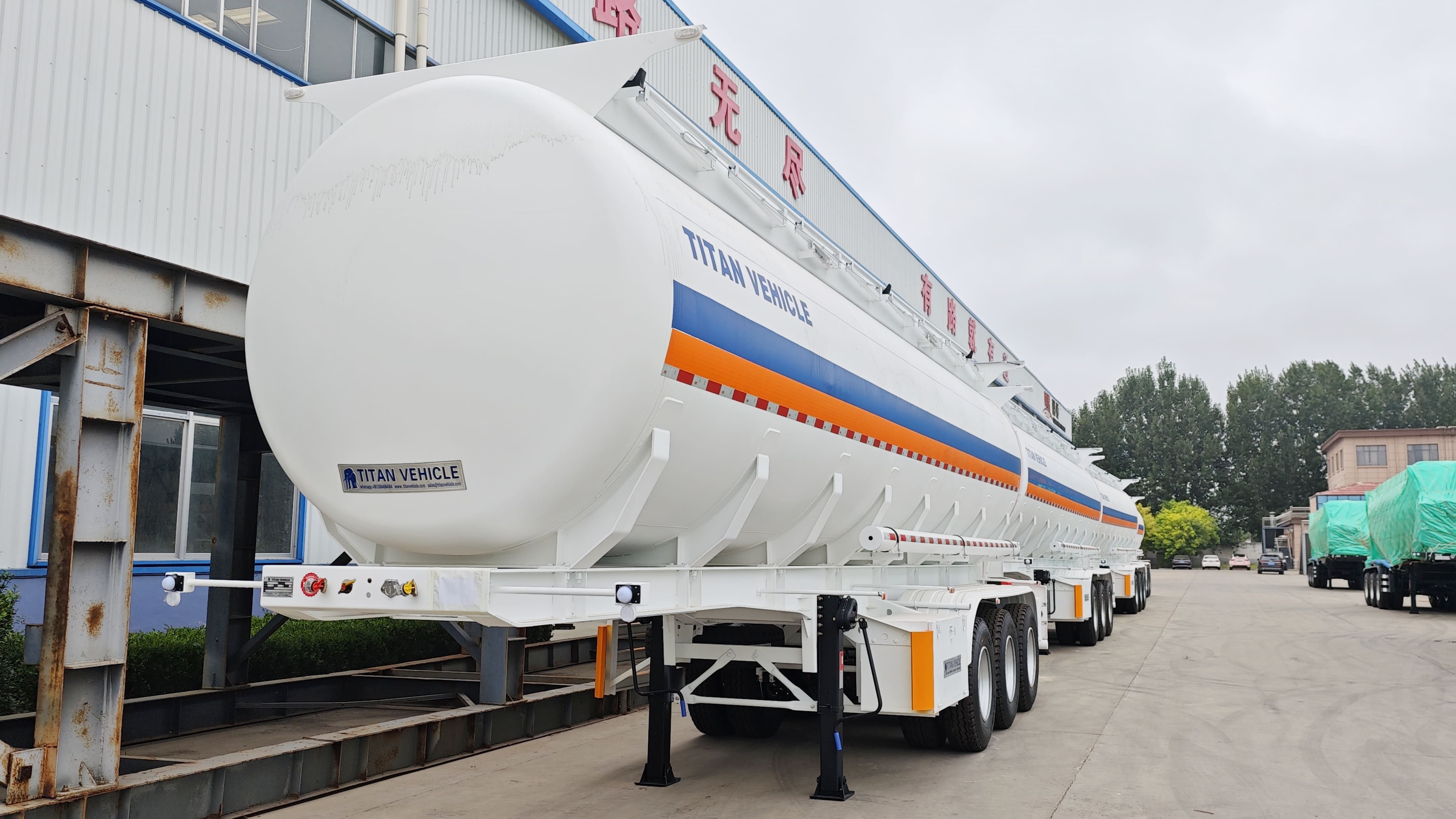 Oil Petrol Tanker Trailers Carbon Steel for sale in Tanzania