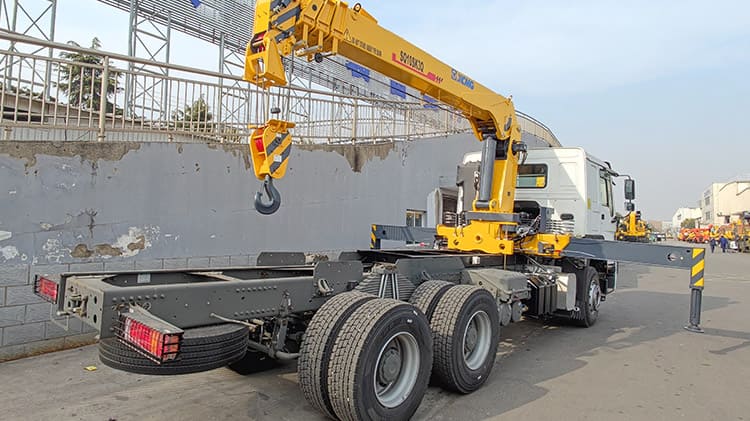 Heavy Duty Telescopic Truck Mounted Crane for Sale