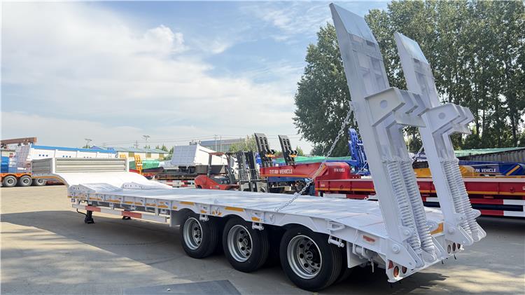 3 Axle 40 Ton Full-Width Gooseneck Low Bed Trailer for Sale In Tanzania